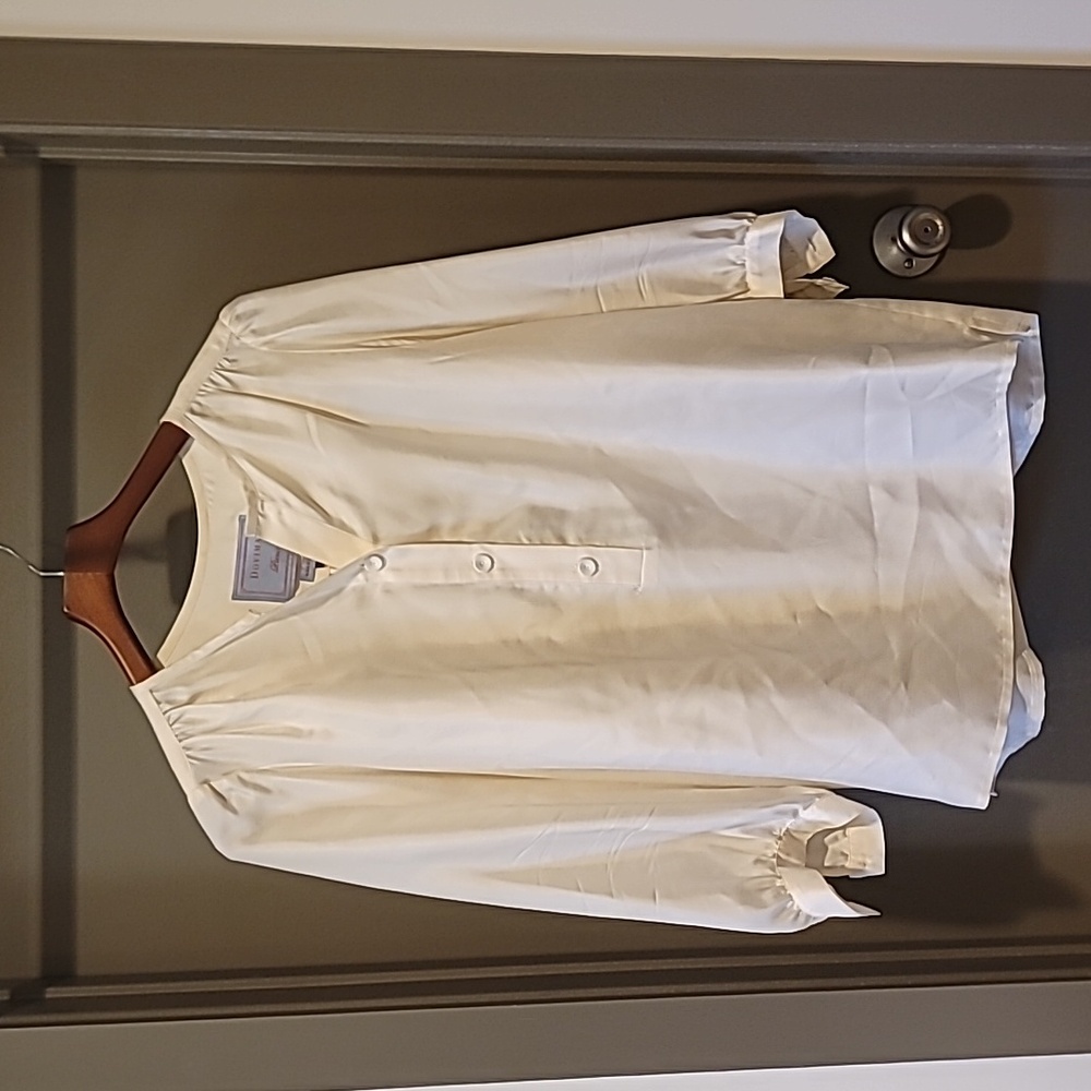 Dovima Cream Satin Longsleeve Blouse w Buttons